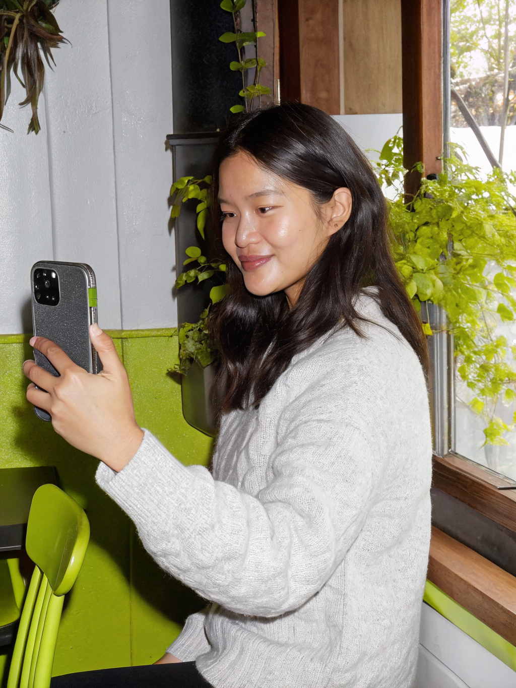 Selfie quán cà phê ban ngày — recraft